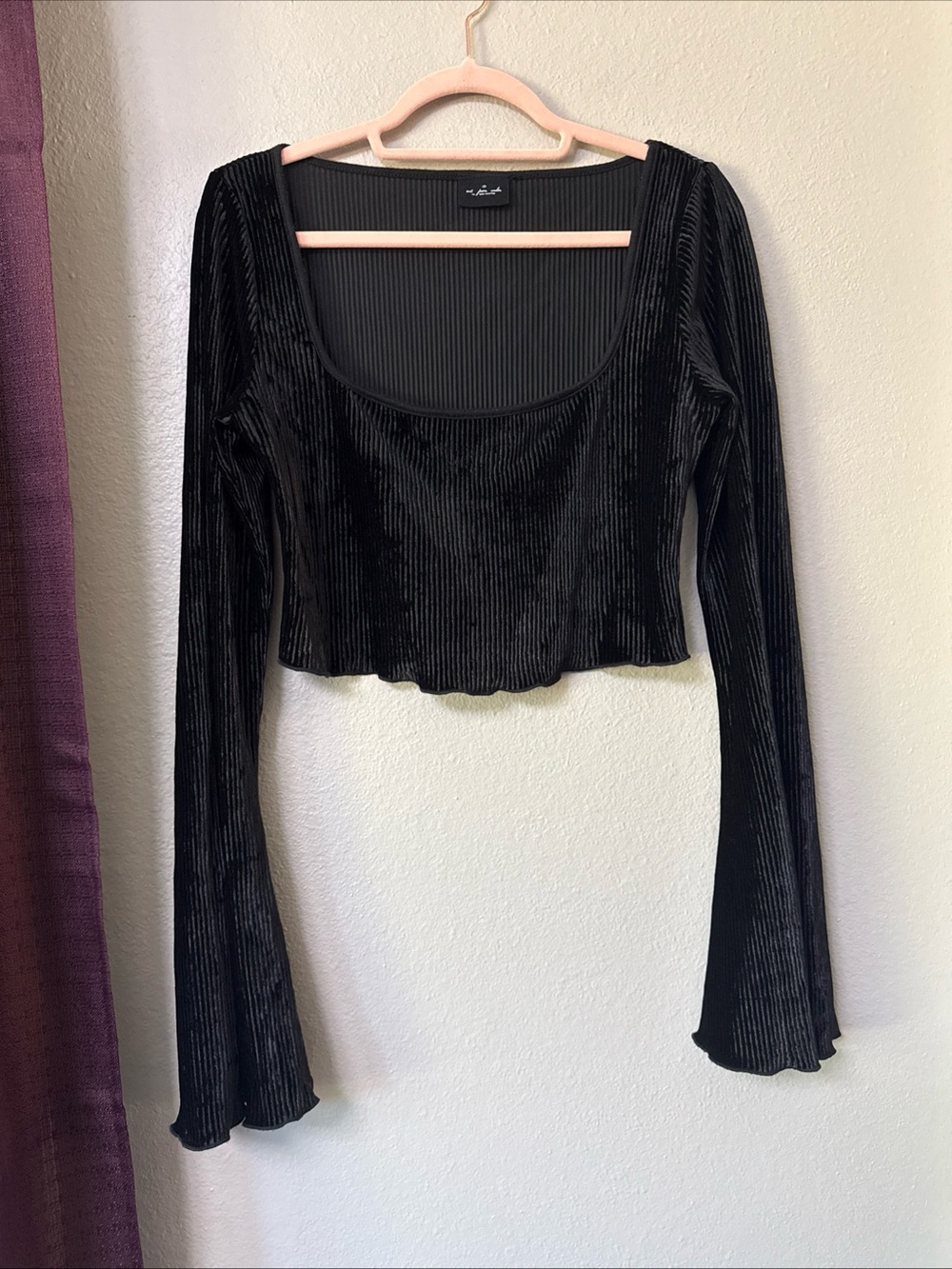 #869 Out From Under Black Long Sleeve Ribbed Crop Top size Large